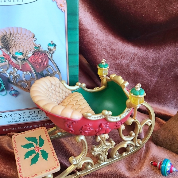 Hallmark Santa's sleigh ornament - Picture 4 of 4